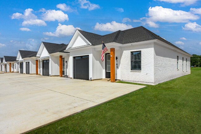 Building Photo - 221 Indigo Ln