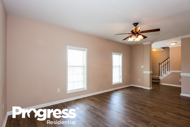 Building Photo - 906 Houston Heights Rd