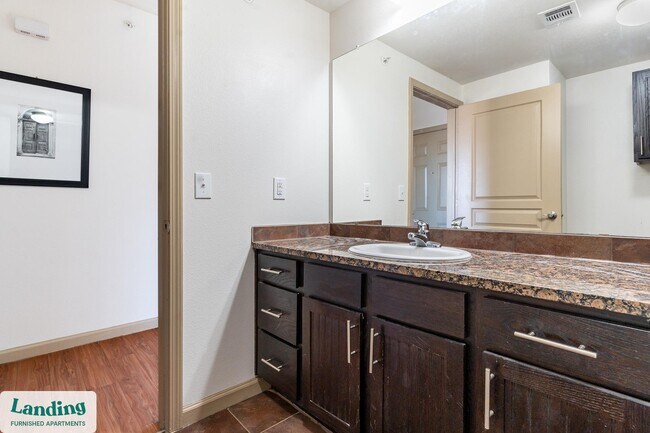 Foto del edificio - 1501 Westpark View Dr