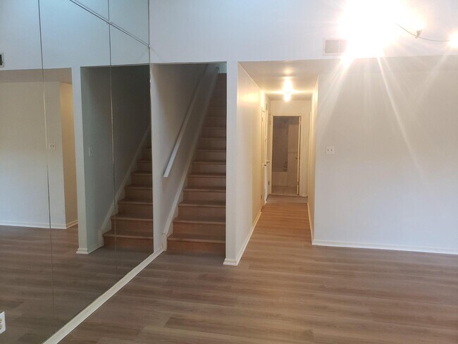 Foto del edificio - 369 Green Meadow Ln