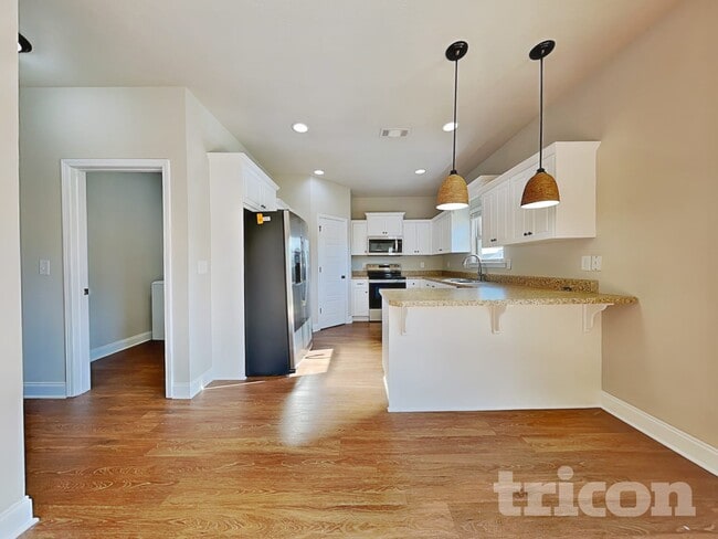 Building Photo - 667 Dandelion Row