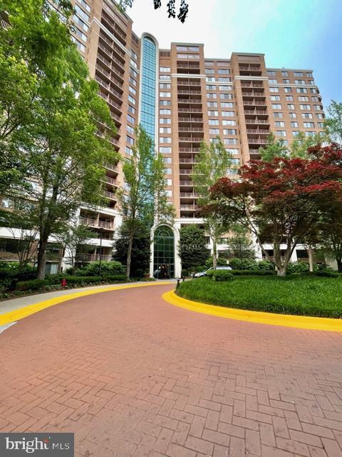 Foto principal - 10101 Grosvenor Pl