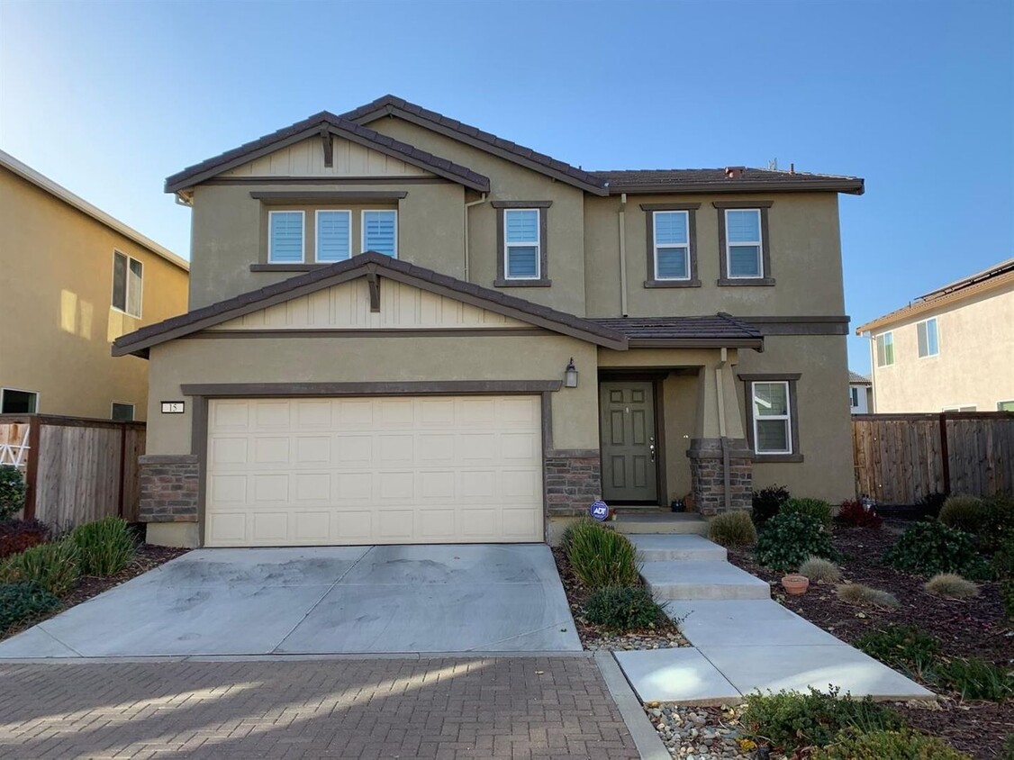 Foto principal - 3 Bedroom 3 Bathroom Home in North Natomas