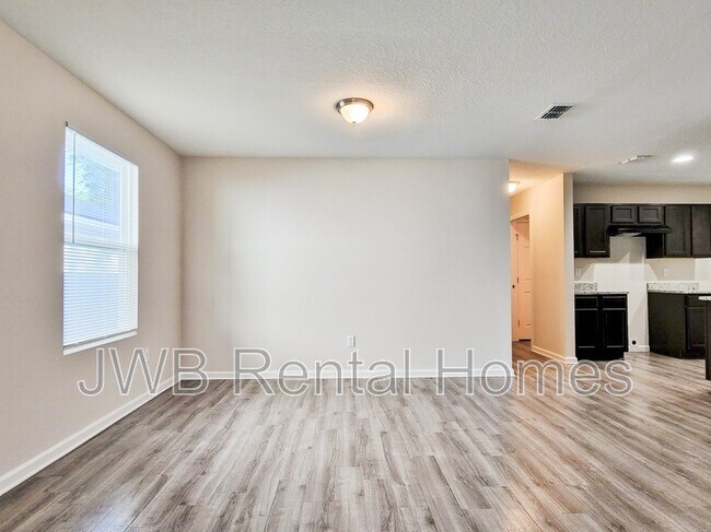 Foto del edificio - 8415 Berry Ave