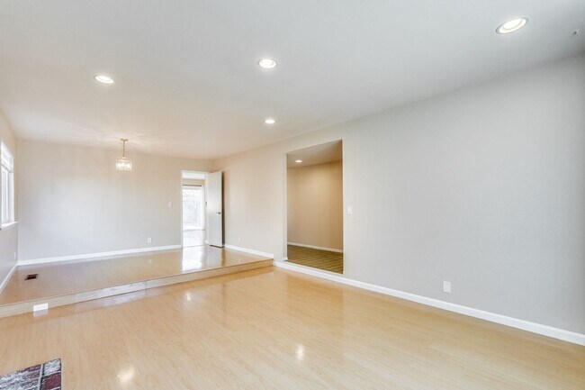 Foto del edificio - Charming 1,780 Sq Ft 4 bedroom 2 bath home in South San Jose