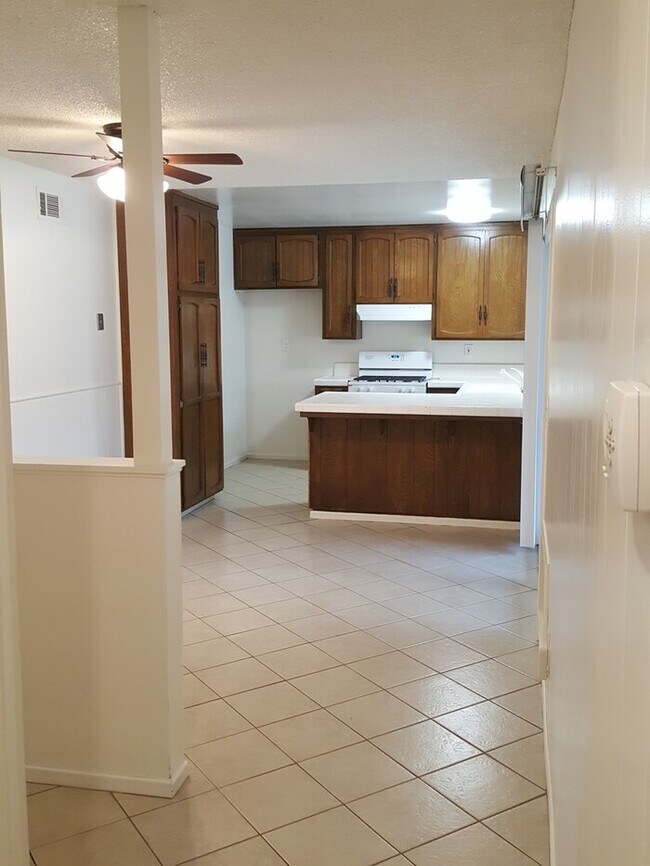 Building Photo - Great family home in Santee!