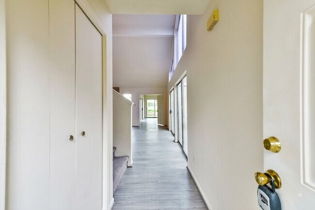 Building Photo - 1811 Veranda Dr