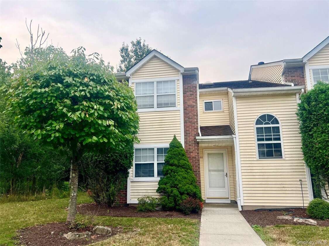 Foto principal - 50 Brick Pond Rd