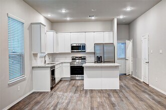 Building Photo - 10196 Barberry St