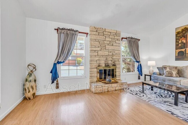 Building Photo - 2671 Simas Ave