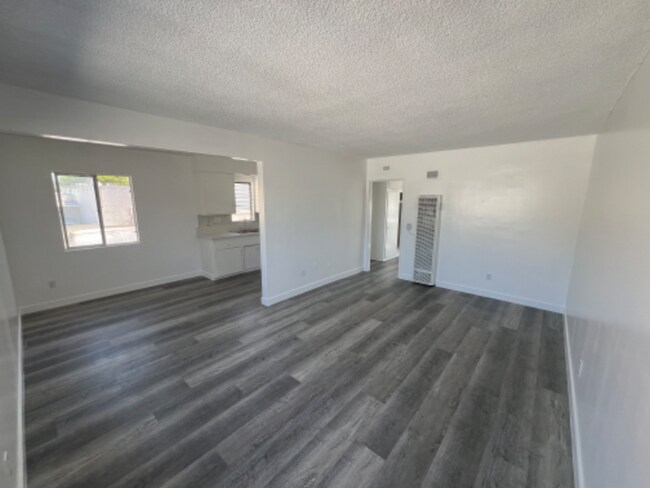 Building Photo - 1612 S Gladys Ave