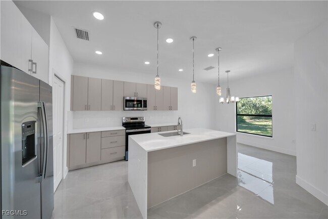 Foto del edificio - 3715 Sunset Rd