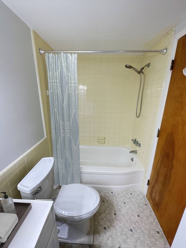 Interior Photo - 355 E 14 Mile