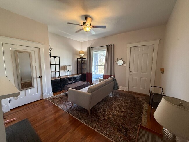 Foto del edificio - GERMANTOWN 2-BED 2-BATH FENCED YARD