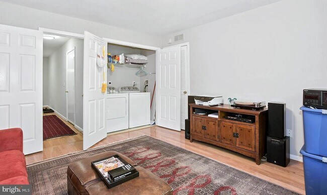 Building Photo - 12062 Edgemere Cir