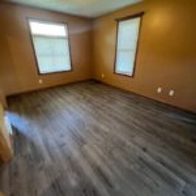 Foto del edificio - 425 N 27th Ave W