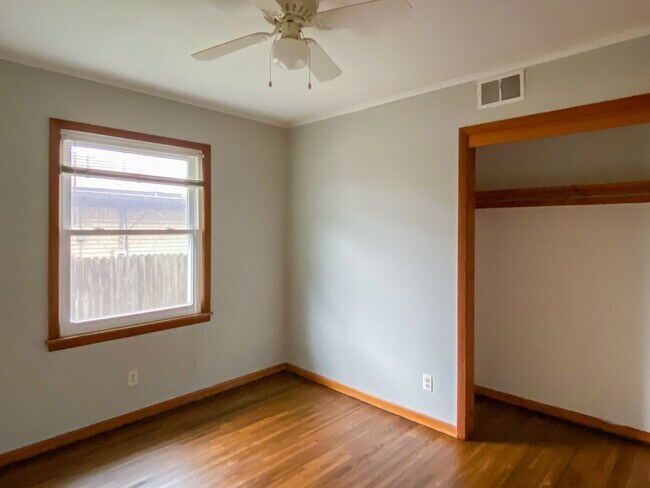 Building Photo - Beautiful 3 bedroom home recently updated