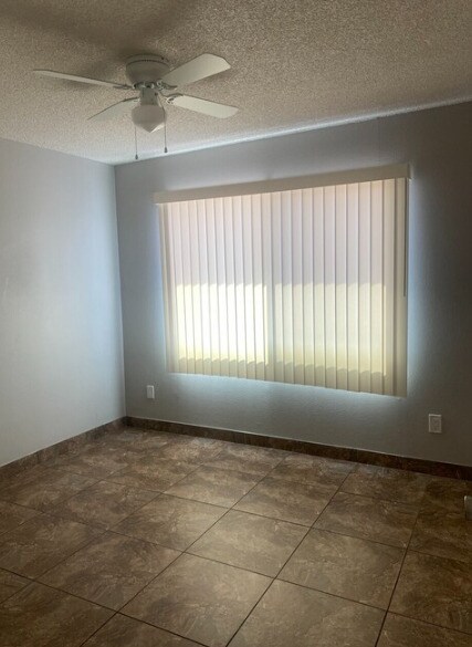 Foto del edificio - 2310 E Broadway Rd
