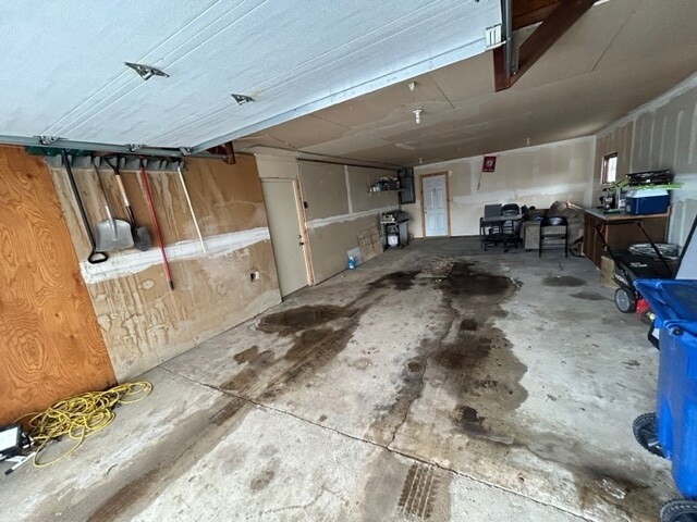 Garaje individual de gran tamaño - 103 W Lotta St