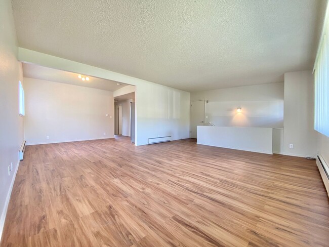 Building Photo - 8347 Triplex