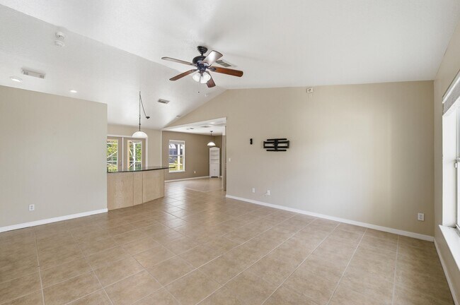 Foto del edificio - 1707 SE Manth Ln