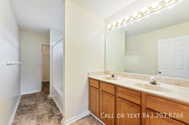 Building Photo - 202 Saturn Ct