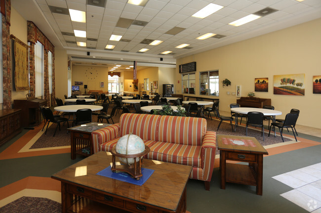 Foto del diseño de interior - Hillcrest Village Senior Living