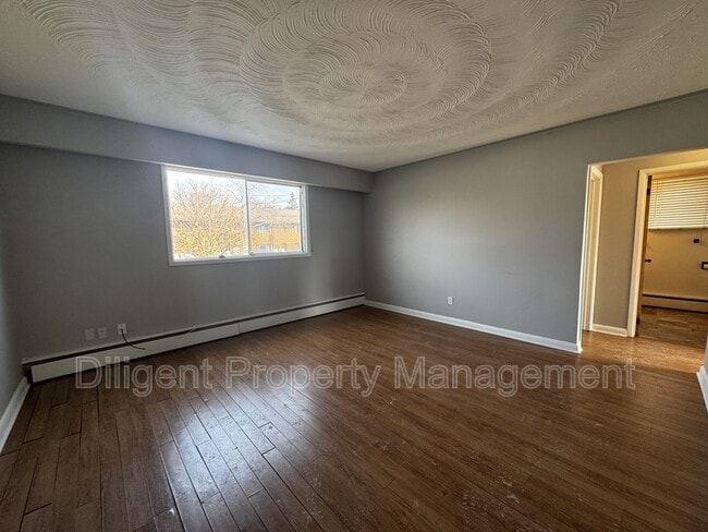 Building Photo - 164 Westmount St