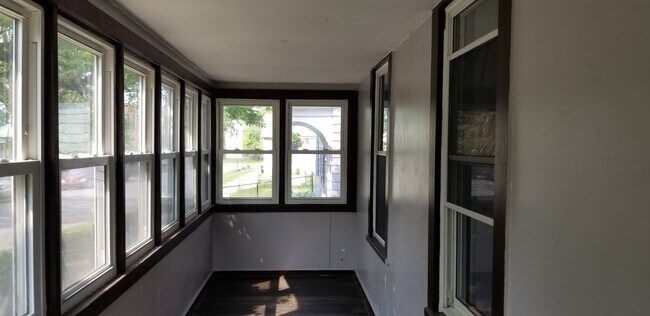 Foto del edificio - Cudell Area - 4 Bedroom Single Family Home