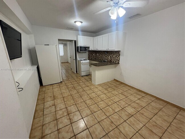 Foto del edificio - 3289 SW 25th St