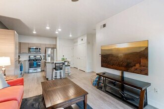 Building Photo - 380 S 400 E