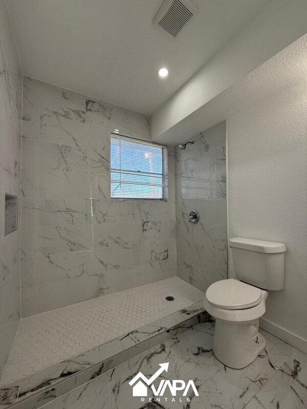 Building Photo - 4419 Tropical Dr