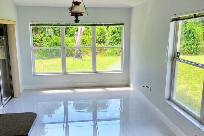 Foto del edificio - 3046 Bay Laurel Cir N