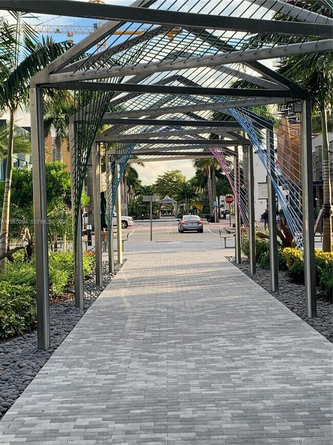 Foto del edificio - 5252 NW 85th Ave