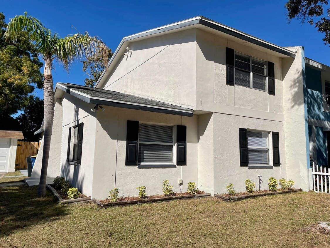 Photo - 2054 Los Lomas Dr (Clearwater, FL)