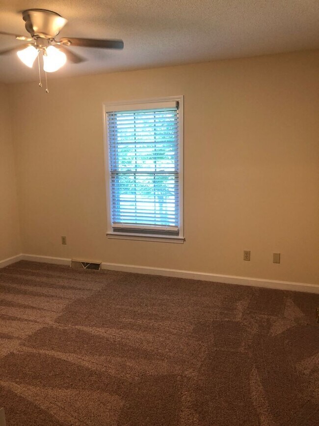 Foto del edificio - Fully Renovated 3BR w/ Appliances, Firepla...