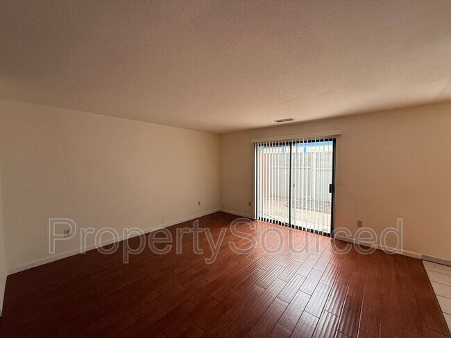 Foto del edificio - 2717 Janna Ave
