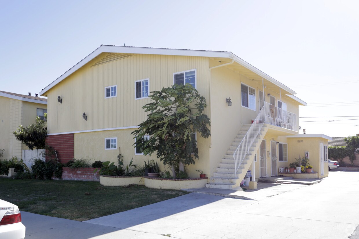 Foto principal - 10140 McFadden St