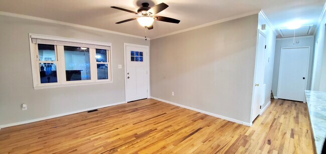 Front entrance/living room - 904 Wadena Rd