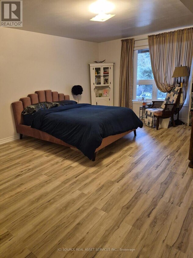 Photo du bâtiment - 124 Farley Dr