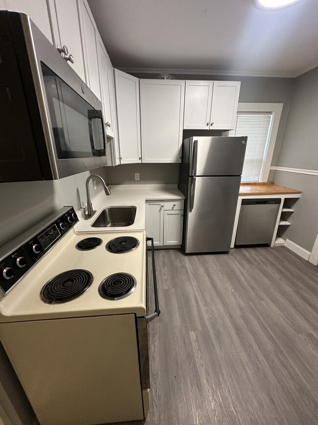 Building Photo - 174 Gardiner Ave