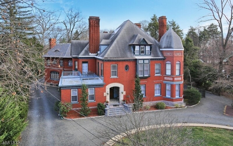 527 W 8th St, Plainfield, NJ 07060 Room for Rent in Plainfield, NJ