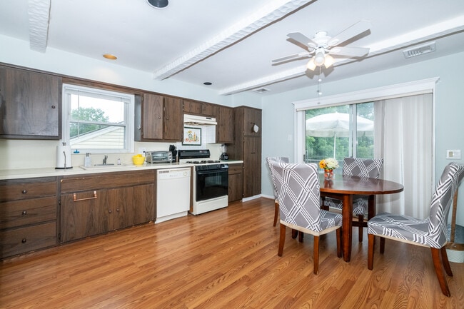 Foto del edificio - 10 Walnut Ln