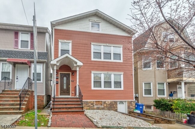 Photo - 860 Lyons Ave House