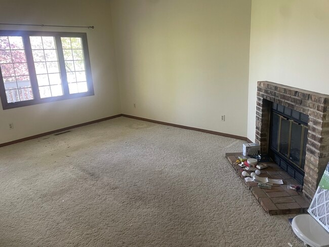 Building Photo - 3557 Blue Jay Way