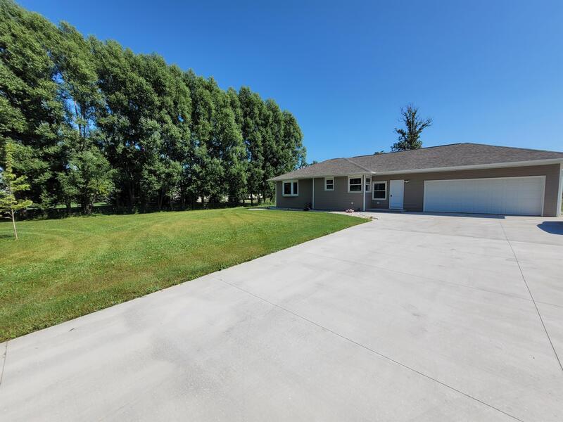 Primary Photo - W493 County Rd Ee