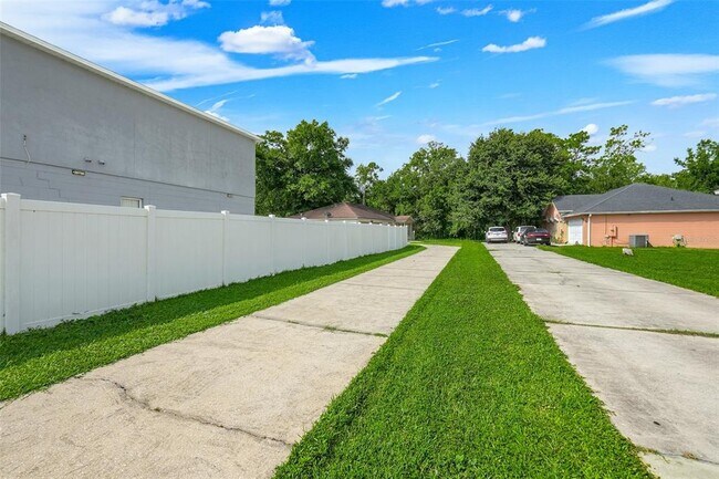 Building Photo - 810 Valnera Ct