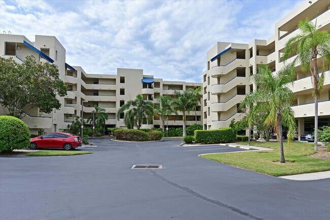 Building Photo - 835 S Osprey Ave