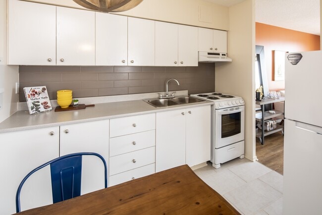 Photo du bâtiment - Lakeview Apartments