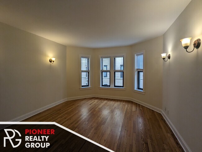 Building Photo - 4032 N Ashland Ave